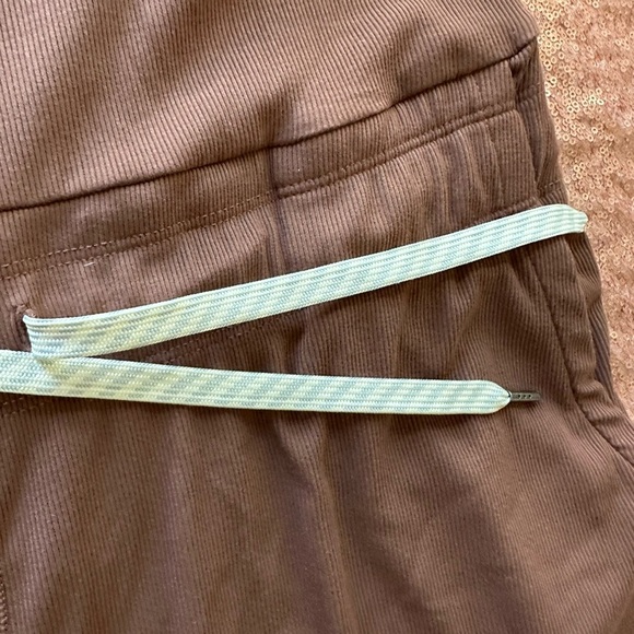 Vuori Pose Henley Jumpsuit XL Brown Stretch Moisture Wicking Ribbed Drawstring - Picture 15 of 16